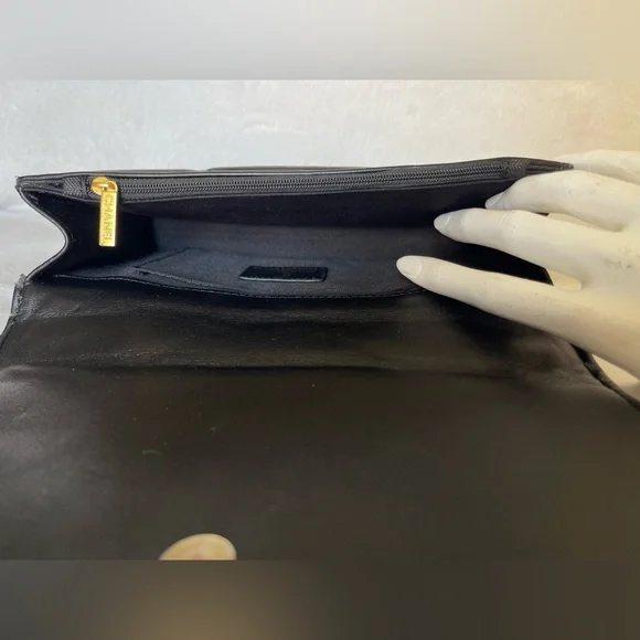 Vintage Chanel flap clutch quilted lambskin purse with gold Chanel CC logo. - Picture 9 of 15